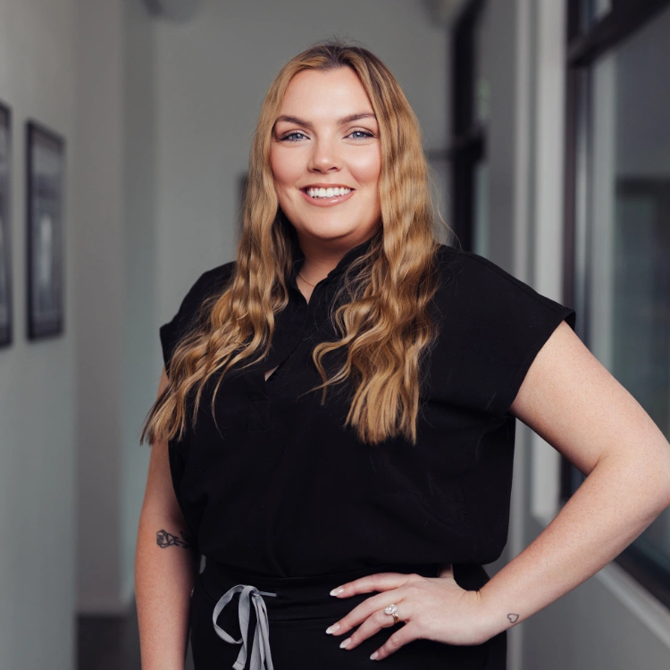 portrait of liv drinkwater at glow medical spa