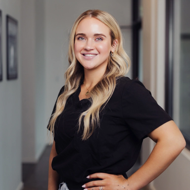 portrait of melissa phillips at glow medical spa