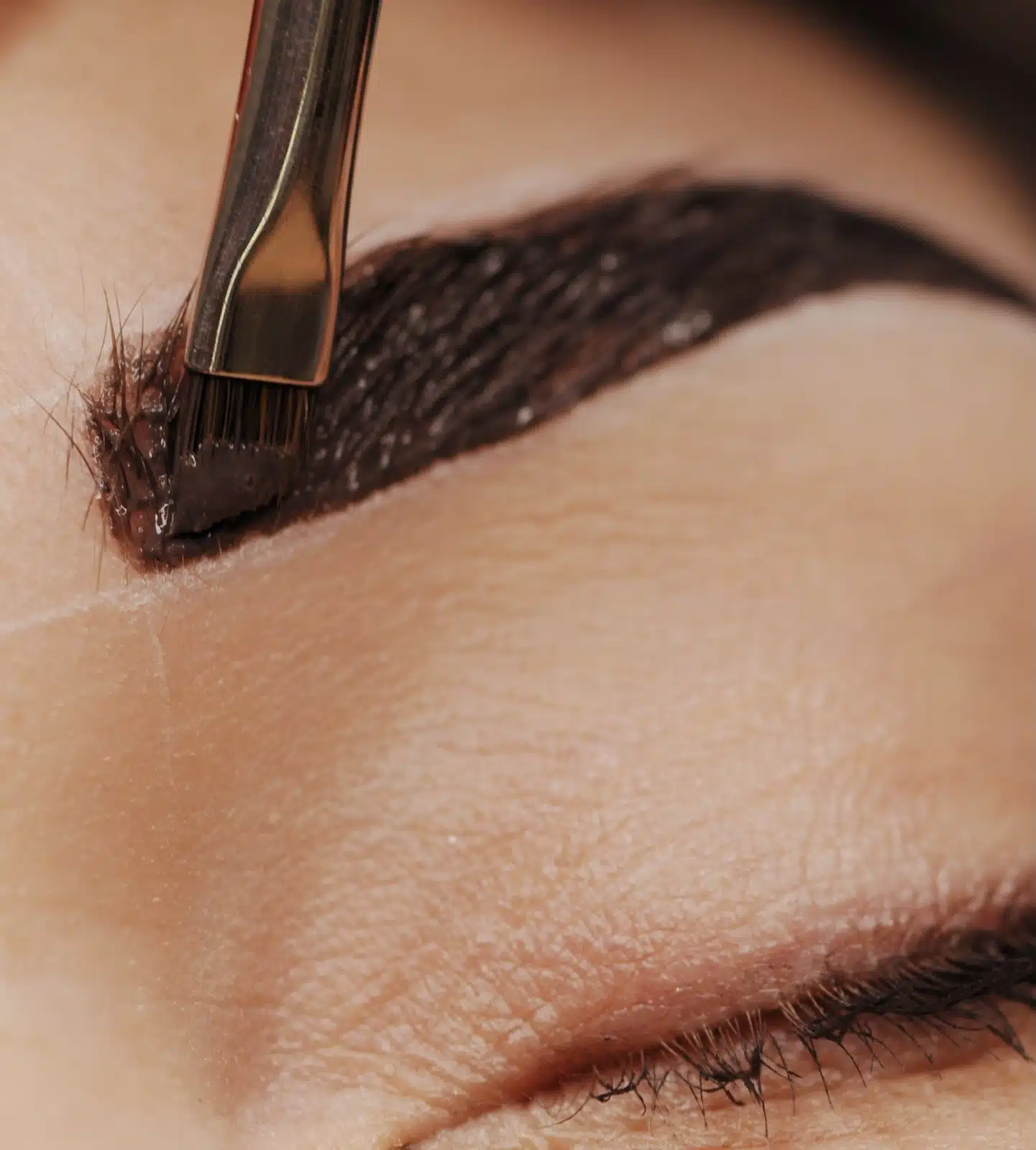 woman receiving brow tinting treatment