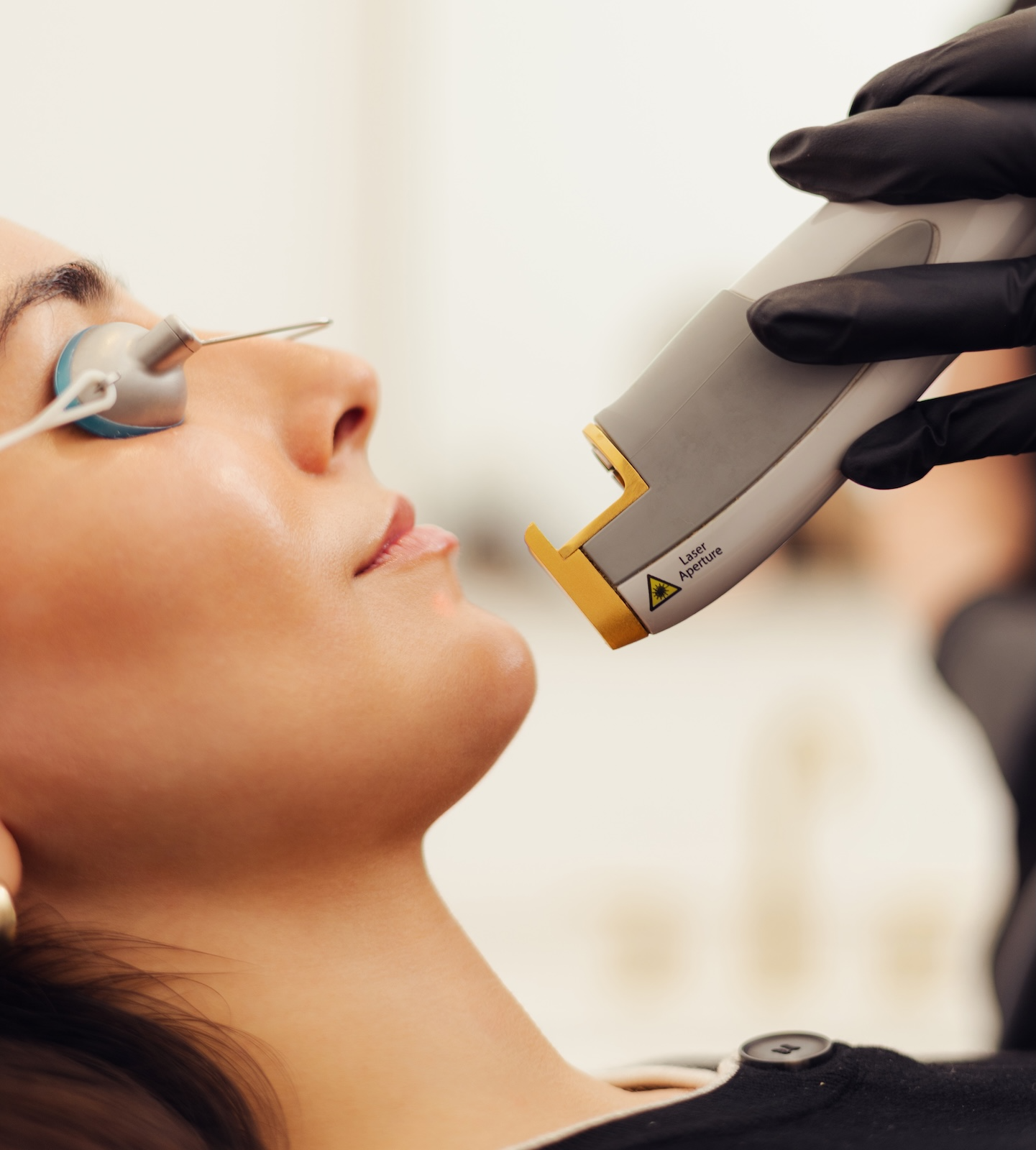 woman receiving laser genesis treamtment at glow medspa